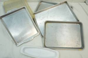 lot 104 image: Baking pans