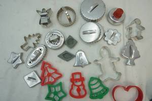 lot 133 image: Vintage cookie cutters and mint forms