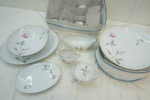 lot 145 image: Style House Japan dishes, Dawn Rose pattern
