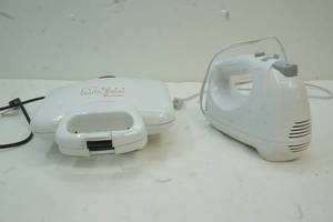 lot 162 image: small kitchen appliances