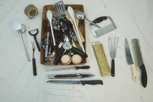 lot 190 image: Kitchen utensil lot