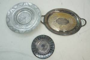 lot 197 image: serving trays