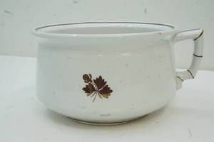 lot 209 image: chamber pot