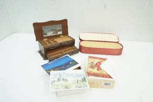 lot 229 image: jewelry box