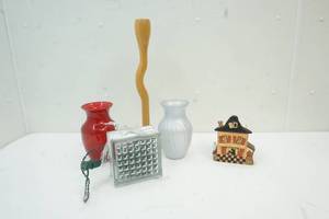 lot 243 image: decor