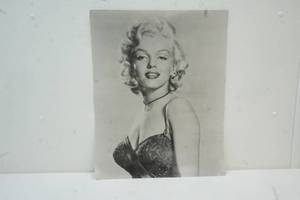 lot 260 image: Marilyn Monroe print