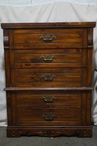 lot 271 image: dresser