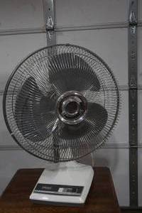 lot 276 image: table top fan