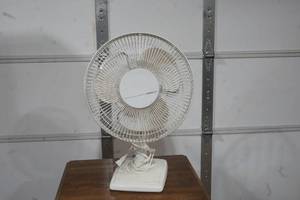 lot 277 image: table top fan