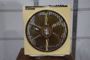 lot 279 image: table top fan