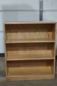 lot 284 image: book shelf