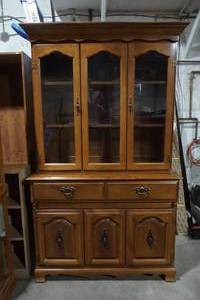 lot 287 image: dining hutch