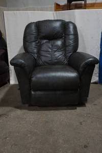 lot 302 image: Lazy Boy recliner