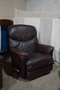 lot 304 image: Lazy Boy recliner