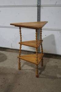 lot 312 image: corner table