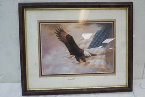lot 363 image: Home Decor Eagle Picture