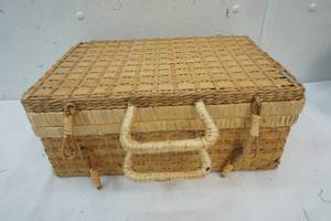 lot 365 image: wicker basket