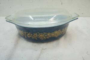 lot 390 image: Pyrex Baking Dish
