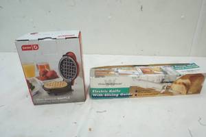 lot 396 image: Mini Waffle Iron & Electric Knife