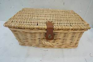 lot 423 image: Wicker Basket