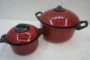 lot 457 image: 2- Red Pots with straining covers