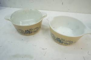 lot 474 image: 2 Pyrex dishes one with Cover
