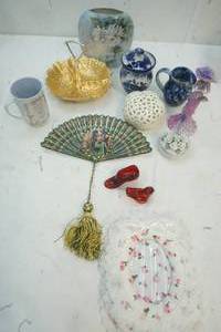 lot 495 image: Home Decor Red Shoe & Bird and more