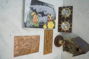 lot 498 image: Home Decor