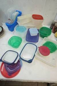 lot 501 image: Variety of plastic containers with lids