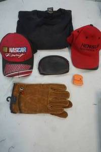 lot 513 image: Caps, Harley t shirt