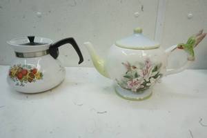 lot 516 image: tea pots