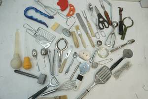 lot 544 image: Kitchen utensils
