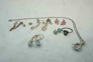 lot 553 image: jewelry