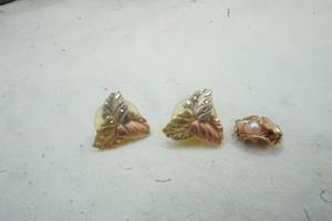 lot 556 image: jewelry