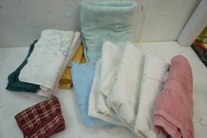 lot 561 image: Bath Towels