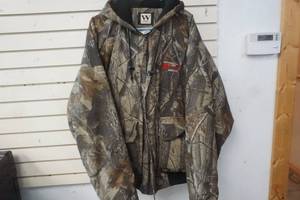 lot 573 image: Walls camo jacket