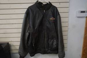 lot 576 image: Street life member jacket