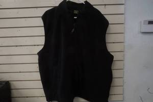 lot 586 image: Cabelas vest