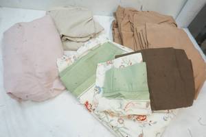 lot 620 image: Bedding includes flat and fitted