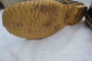 lot 622 image: Size 13 Red Ball boots with lining