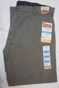 lot 634 image: Wrangler 42x29 performance pants
