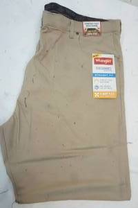 lot 637 image: Wrangler 42x30 performance pants