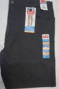 lot 638 image: Wrangler 42x30 performance pants