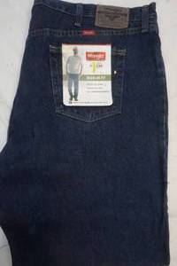 lot 641 image: Wrangler jeans, regular fit 46x30