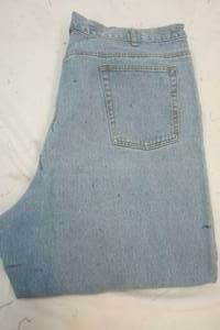 lot 645 image: Blue jeans 46x28