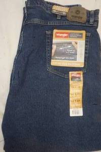 lot 654 image: New mens Wrangler flex waist jeans 44x29