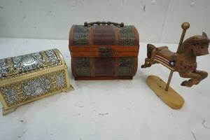 lot 671 image: mens dresser boxes