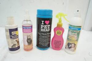 lot 681 image: pet supplies