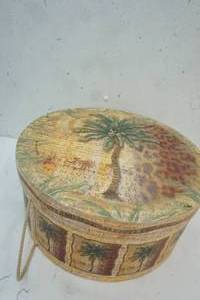 lot 687 image: decorative Box
