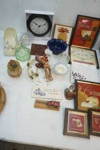 lot 706 image: Decor